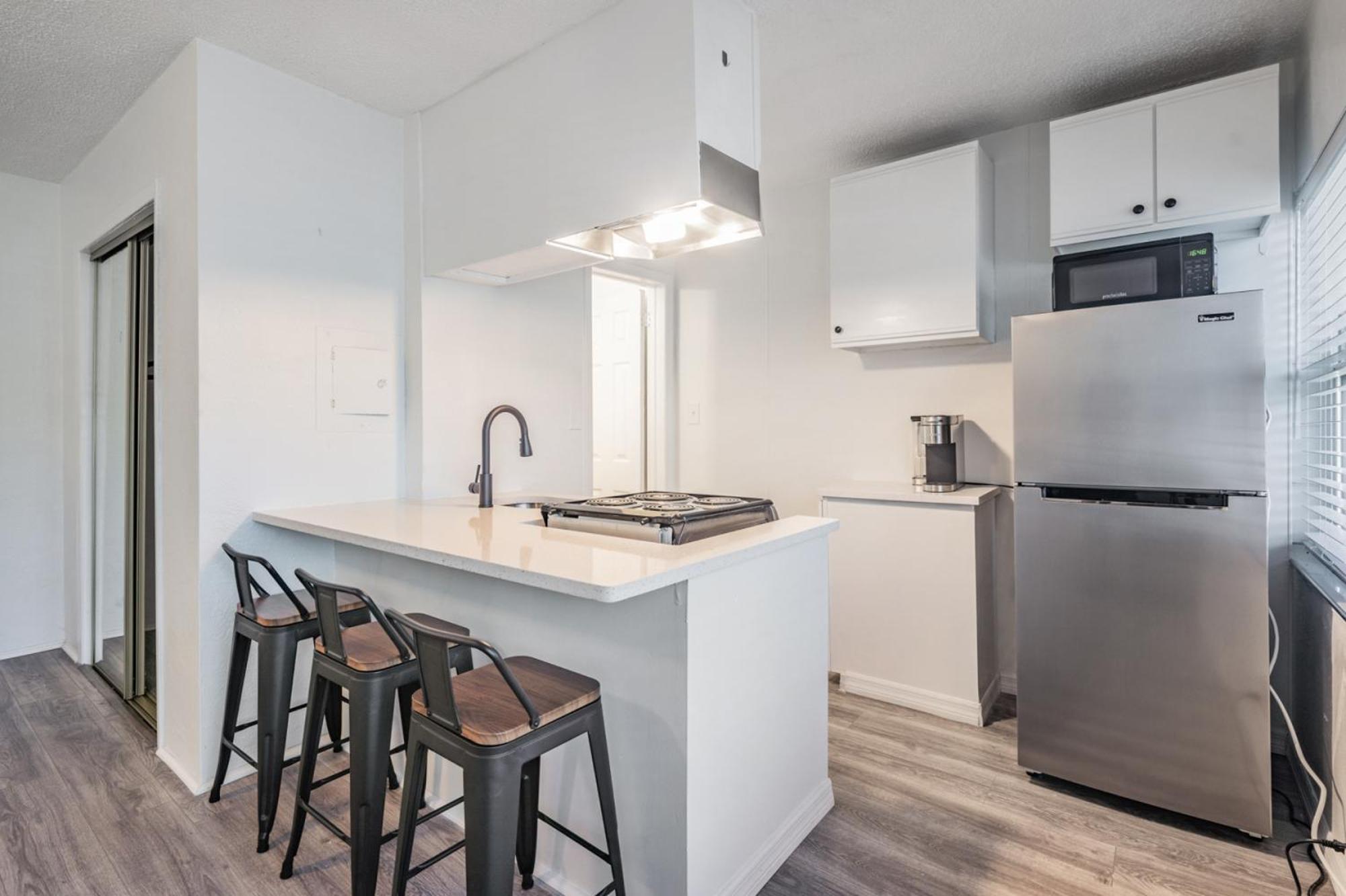 Spacious Studio Apartment Near Nightlife & Dining! St. Petersburg Dış mekan fotoğraf